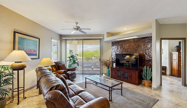 Charming dog-friendly condo with pool, hot tub, washer/dryer, & AC