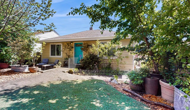 Charming Dog-Friendly Bungalow in Walkable West Seattle