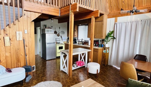 Charming, dog-friendly cabin in peaceful Birch Bay, Wa