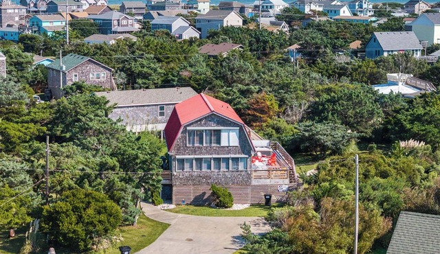 Charming dog-friendly cottage w/Hot Tub, Smart TVs, Community Pool & Pickleball