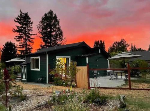 Charming dog-friendly home next to regional park