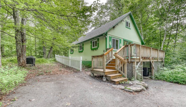 Charming Dog-Friendly Cottage w/Gas Grill, Free WiFi, Private Washer/Dryer