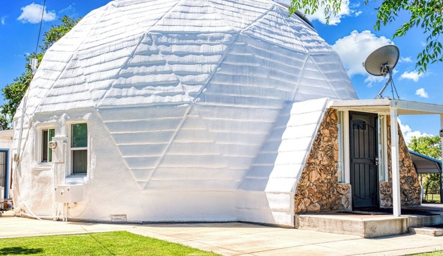 Charming Dome house in delightful Marysville, California with WiFi and AC