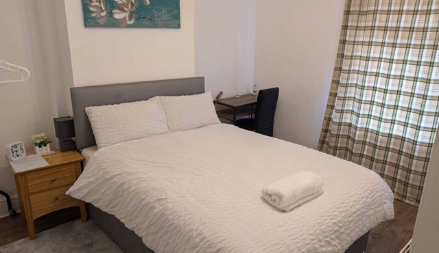 Charming Double bedroom in New Moston