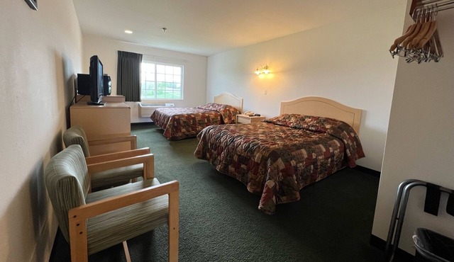 Charming Double Queen Suite in Heart of Red Bud