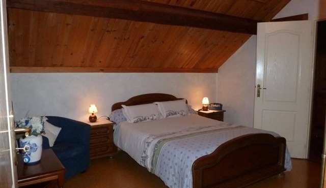 Charming double room with WiFi and games, Villafans