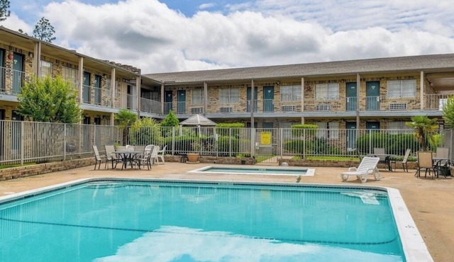 Charming Double Room w/Close Proximity to Denny's – 3 Min