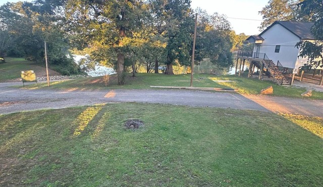 Charming double suite cabin on the Red River near Searcy, AR
