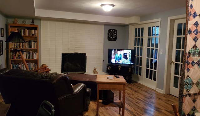 Charming downstairs apt. Ideal for the business/healthcare traveler