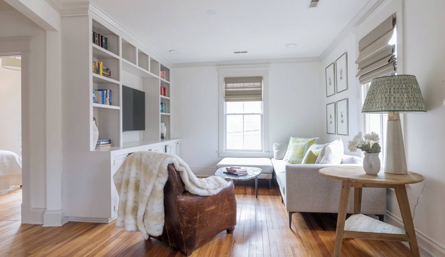 Charming Downtown 2 BR Apartment Steps from Downtown Mall