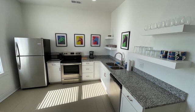 Charming Downtown Apartment