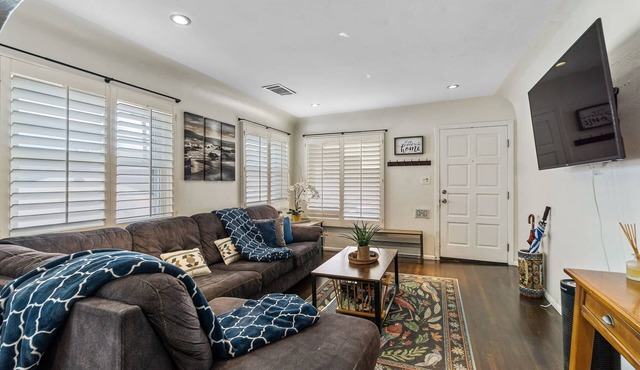 Charming Downtown Bungalow | Easy Airport Access