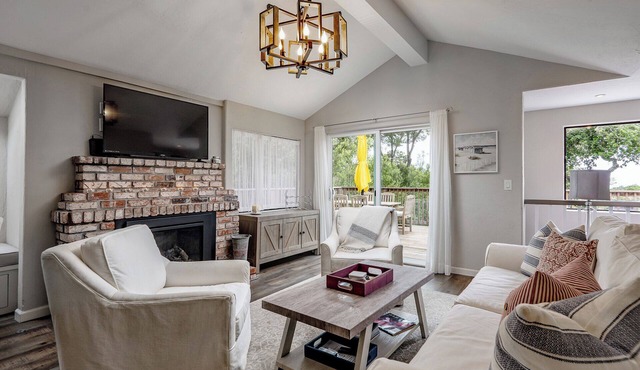 Charming Downtown Carmel 5 Bed Property