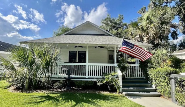 Charming Downtown Cottage