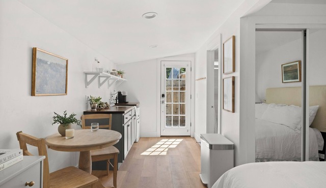 Charming Downtown Country Cottage