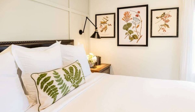 Charming Downtown Farmhouse Apartment #2