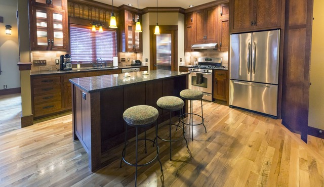 Charming Downtown Frankfort Condo overlooking Betsie Bay