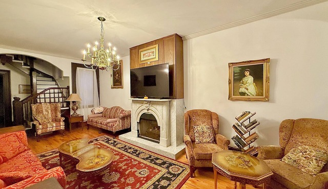 Charming Downtown Harrisburg Victorian Home- Walkable & Central