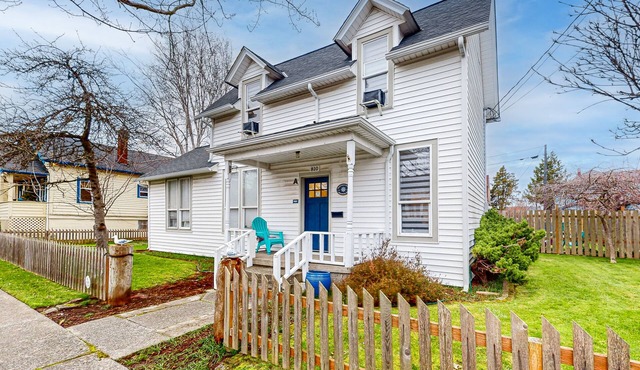 Charming downtown home near restaurants & Cap Sante Park - 2 dogs OK