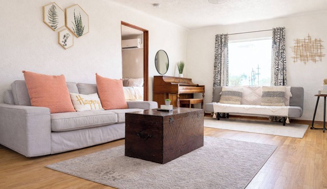 Charming downtown home - bike trail + river + coffee!