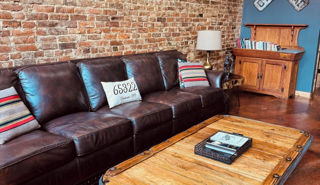 Charming downtown space offers complete privacy, 2 bedrooms & 2 full bathrooms.