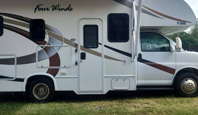 Charming Drivable Motorhome in Red Oak fully stocked and ready to hit the road!