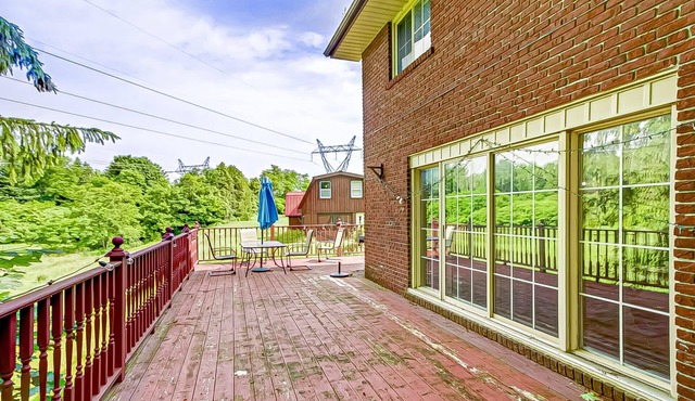 Charming Dual-House in Georgina