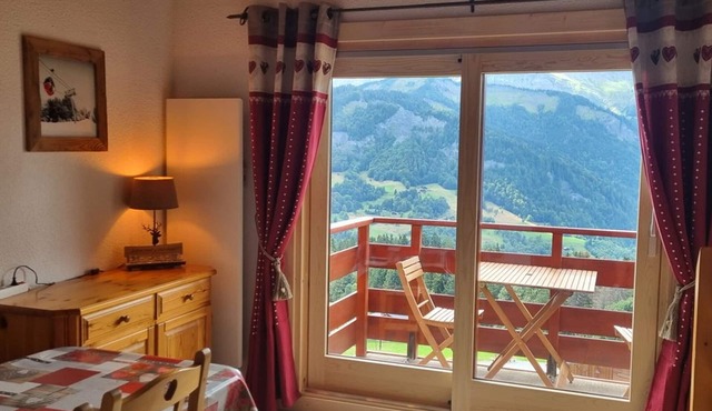 Charming Duplex for 6, 2 Bedrooms, Mezzanine, Near Ski Lifts and Shops, Crest-Voland