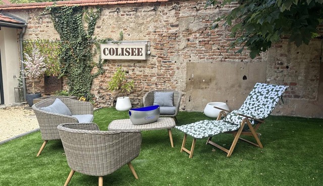 Charming Duplex for Couples in Central Moulins – Close to Attractions and Amenities