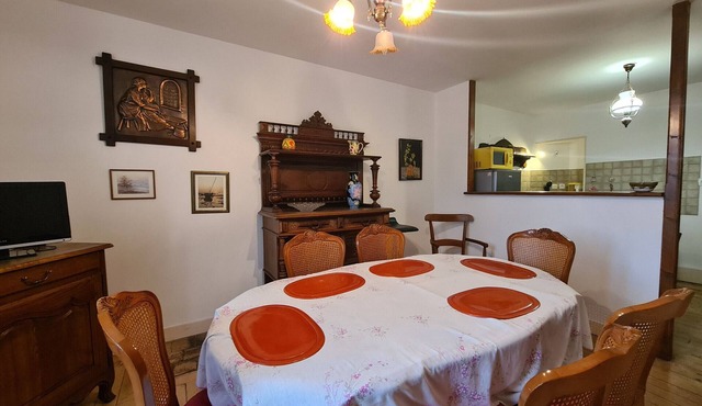 Charming Duplex in Saint-Gaultier: Private Courtyard, Free Wifi, Near Creuse River