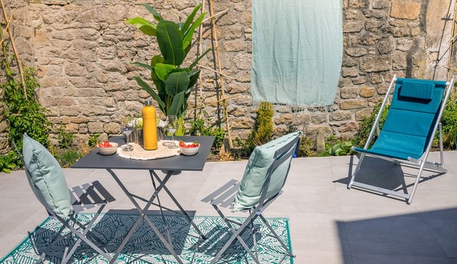 Charming Duplex in Port-Louis, Near Beaches & Village, 2BR, Sleeps 4