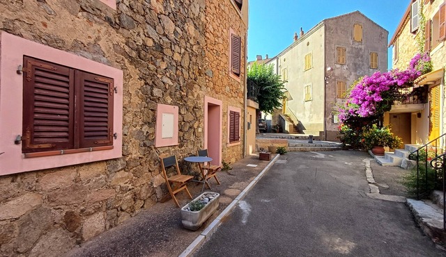 Charming duplex in the heart of the village of Piana