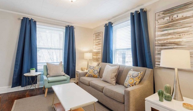 Charming Duplex Near Food and Fun | 15/16