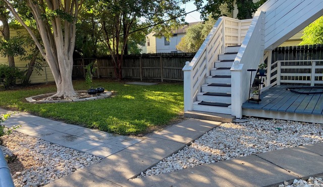 Charming duplex - convenient, comfortable, Close to It All. Beach, Work & Play!