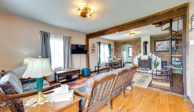 Charming Eagle Grove Farmhouse w/Patio!