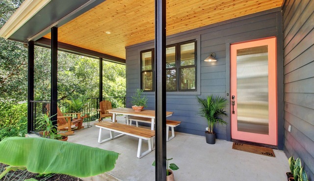 Charming East Austin Retreat, Close to it All!