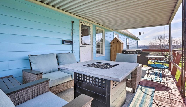 Charming East Bernstadt Retreat < 6 Acre Farm!