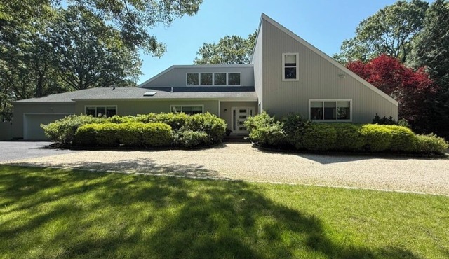 Charming East Quogue House with Pool and Tennis