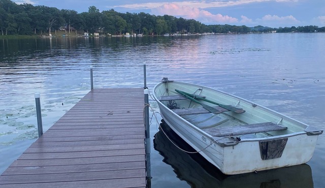 CHARMING & ECLECTIC LAKEFRONT COTTAGE- nKayak.Grill.Fish.Bonfire.Bike #Lakelife
