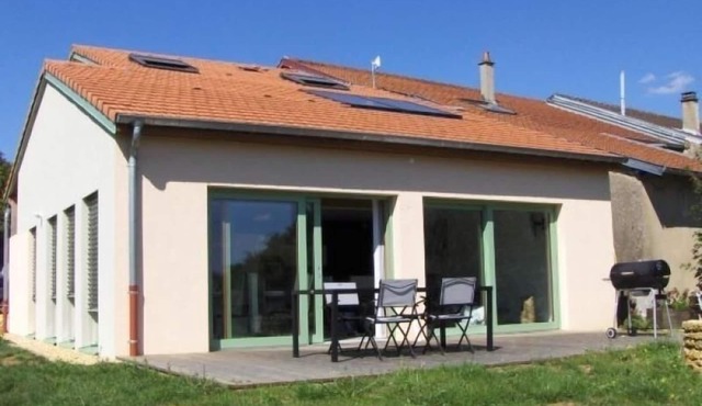 Charming Eco-Friendly Retreat: Modern 3BR Home with Terrace and Large Orchard Near Parks and Activities