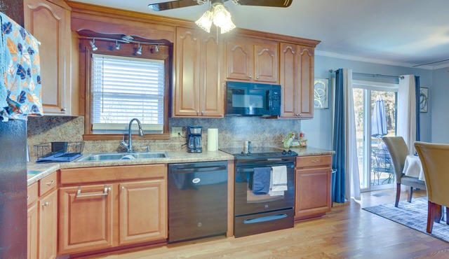 Charming Eden Home w/Furnished Deck & Fire Pit!