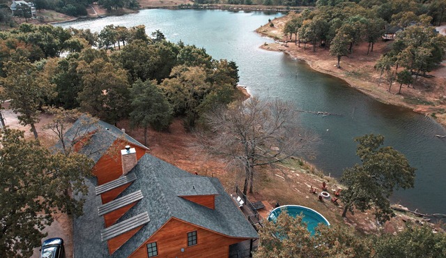 Charming EdgeWater Escape, private pool near Arbuckle Lake