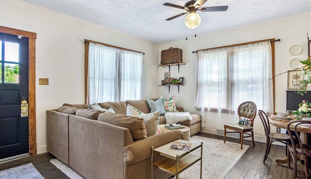 Charming Edwardsville Home: Walk to Downtown!