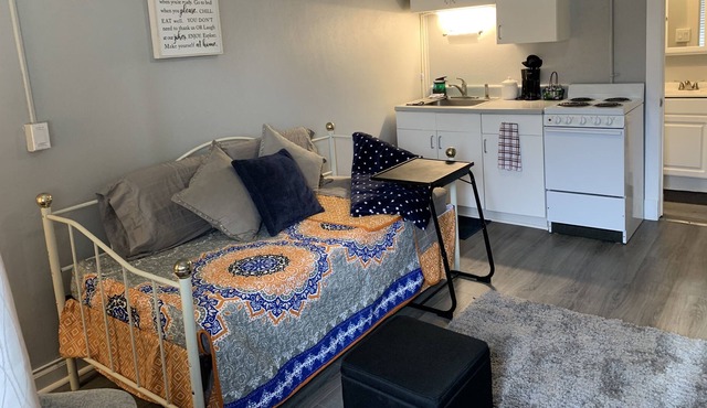 Charming Efficiency Apartment #10