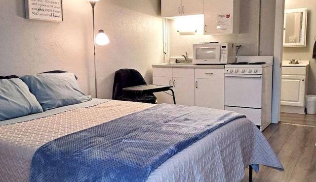 Charming Efficiency Apartment #10