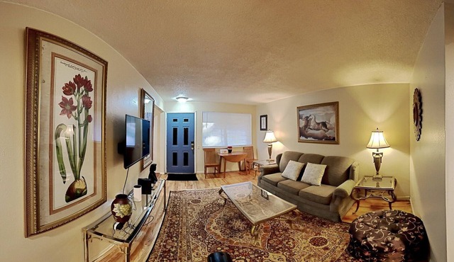Charming Efficient 2nd Floor 2 Bedroom Apartment