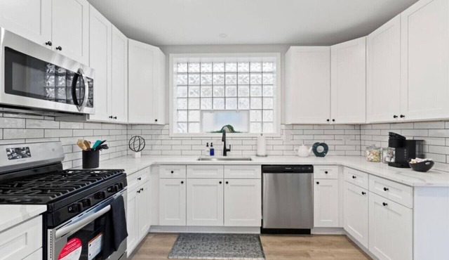 Charming Elmwood Park Retreat