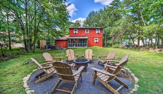 Charming Emerald Lakes Cottage with Hot Tub!