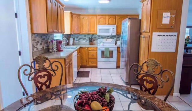 Charming Enchanted Escape 3-bedroom house Near Disney World