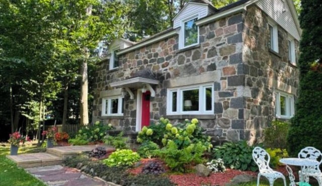 Charming English Cottage, perfect to experience autumn colors and winter sports
